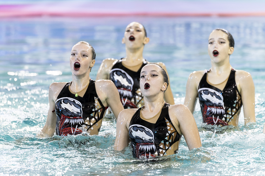 Брызги и грация: в Калининграде разыгрывают Кубок России по синхронному плаванию (фото)