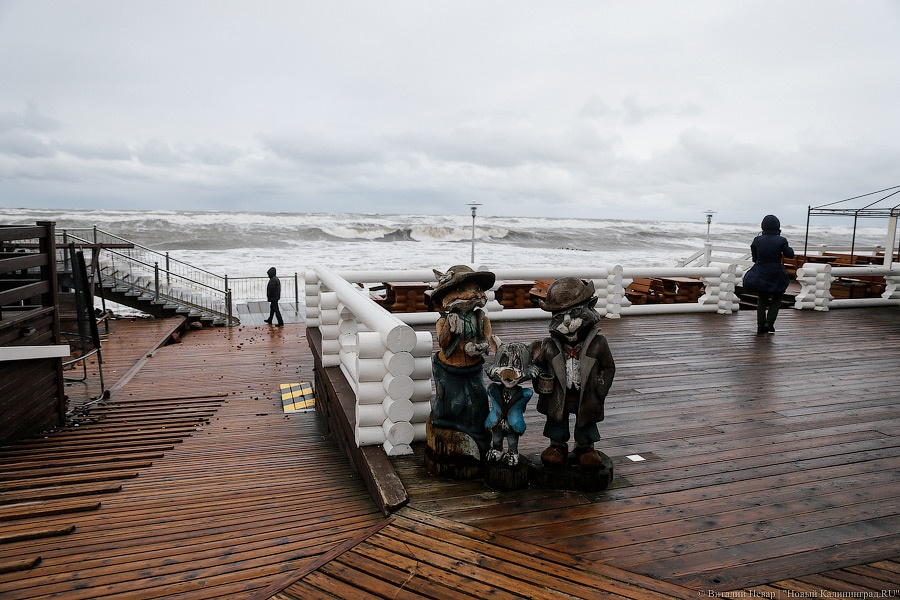У моря погода: как Зеленоградское побережье переживает шторм