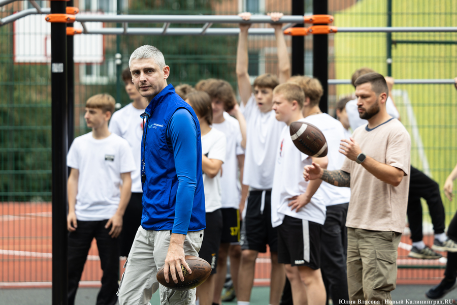 В Калининграде во второй раз за пятилетку открыли спортплощадку на Трибуца (фото)