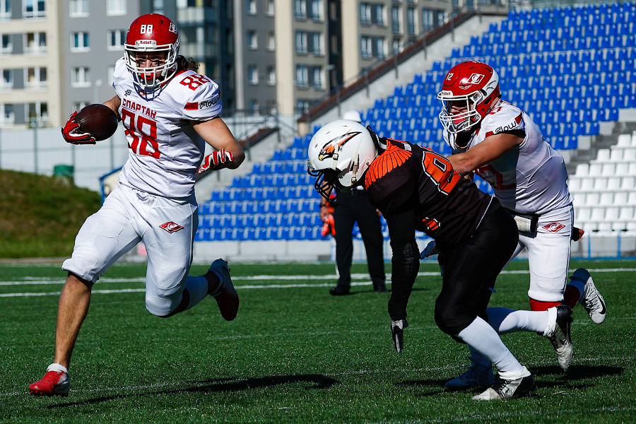 Пролёт «Ястребов»: как в Калининграде сыграли в американский футбол (фото)