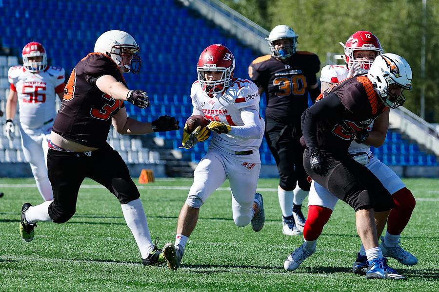 Пролёт «Ястребов»: как в Калининграде сыграли в американский футбол (фото)
