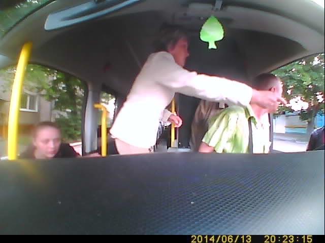 В Калининграде воры инсценировали ДТП, чтобы ограбить водителя маршрутки (фото)