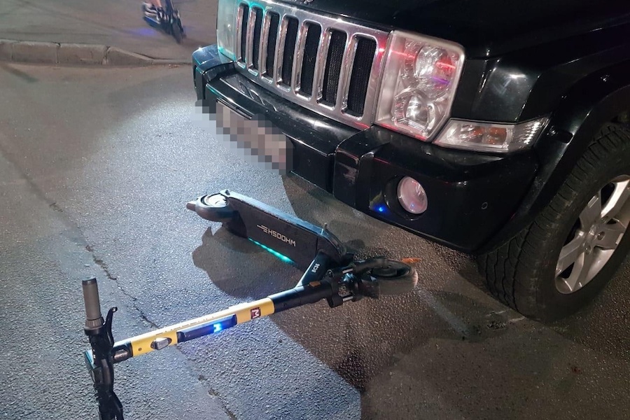 На Горького «Джип» сбил женщину на арендованном электросамокате (фото)