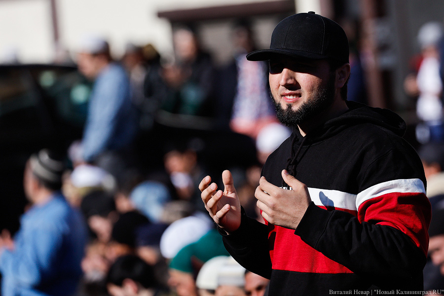 Сотни мусульман совершили под Калининградом молитву в честь Ураза-Байрам (фото)