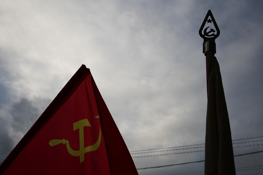 Цветы для Ленина: в Калининграде отметили годовщину Октябрьской революции