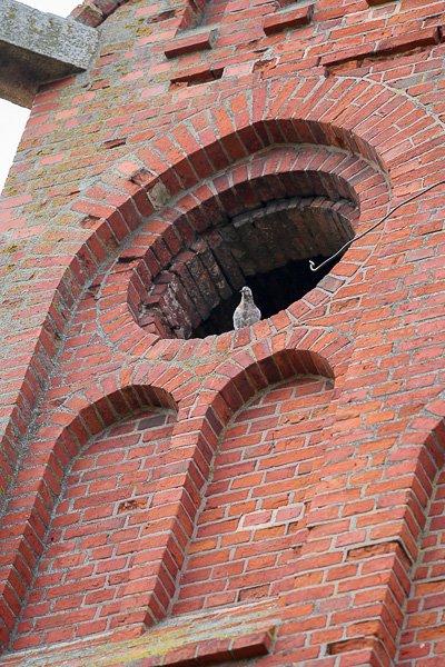 В списках не значится: в полузабытом поселке обрушается «несуществующая» кирха