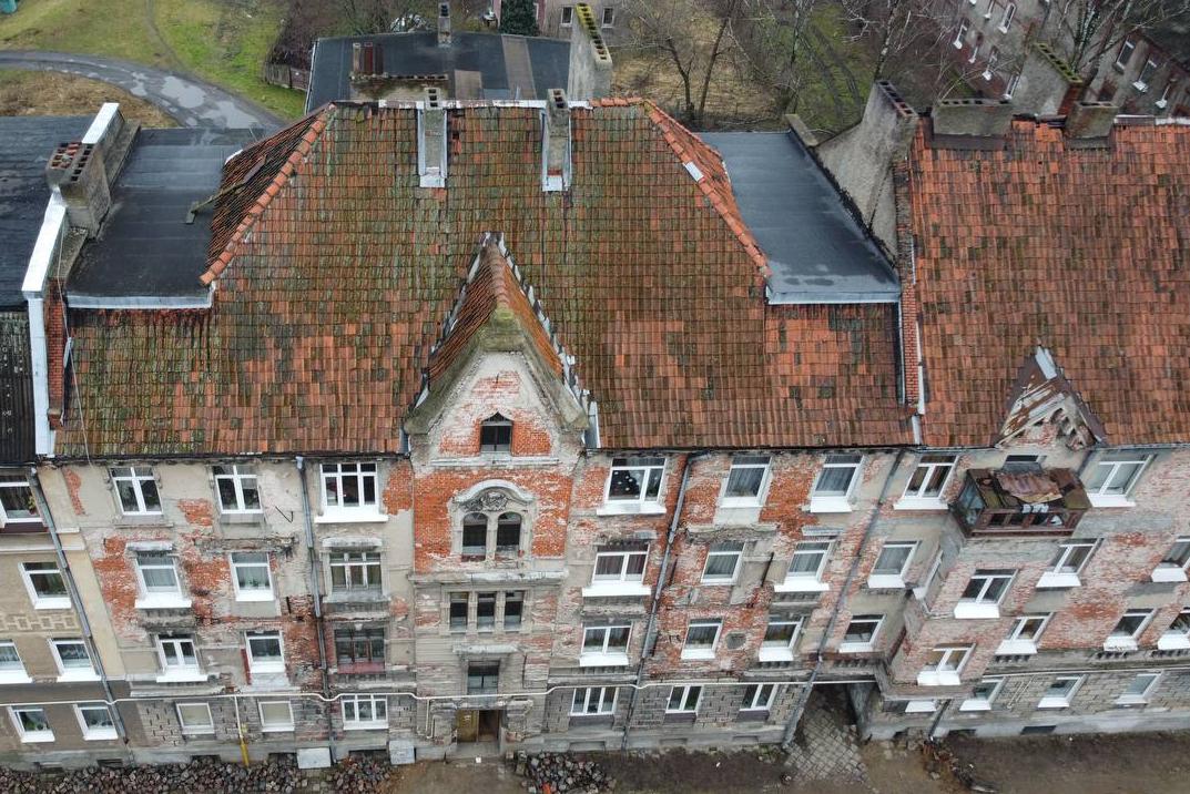 В Черняховске реставраторы взялись за восстановление старинных оконных рам (фото)