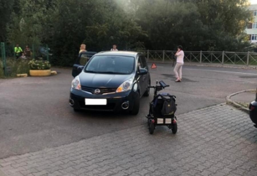 В Калининграде автомобиль сбил пешехода на инвалидной коляске 
