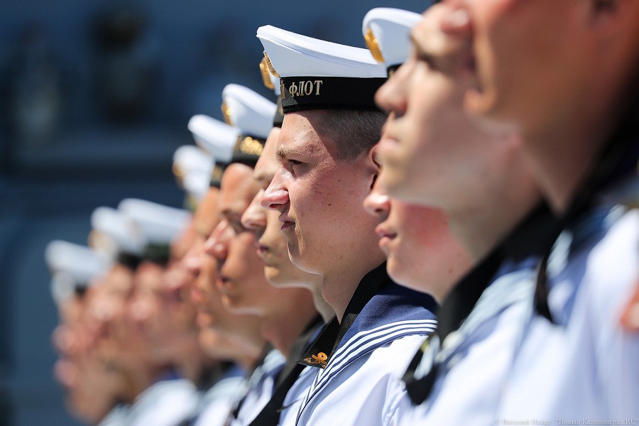 Трудный путь во флот: на БДК «Иван Грен» подняли Андреевский флаг