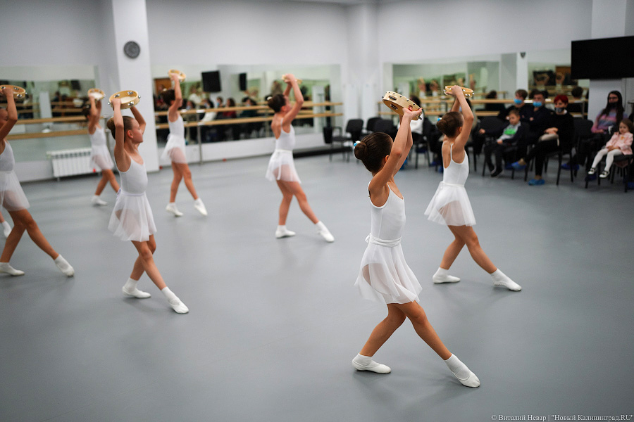 Па-де-де и пор-де-бра: Московская академия хореографии провела урок балета в Калининграде (фото)