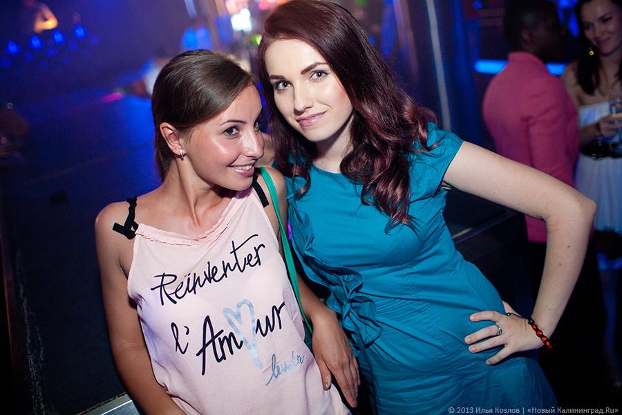 Бикини-пляж: в «Платинуме» прошел показ купальников