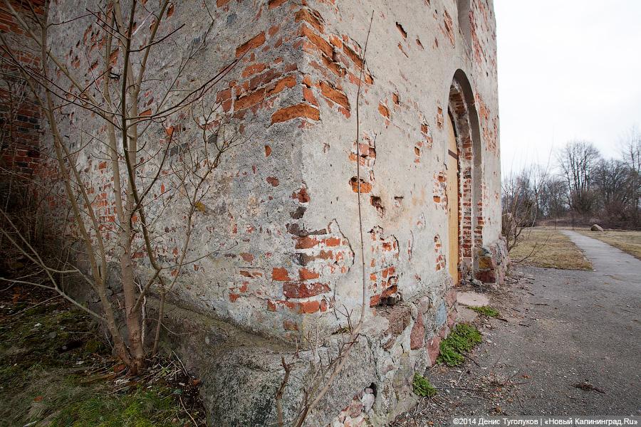 Крест на руинах: кирха XVIII века в поселке Крылово