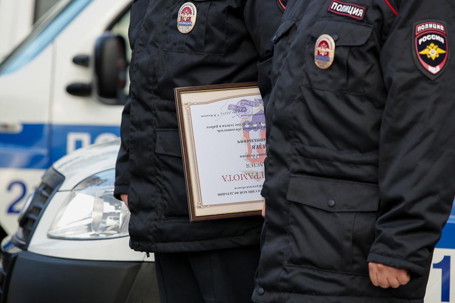 «К несению службы приступить!»: парад полиции у памятника 1200 гвардейцам