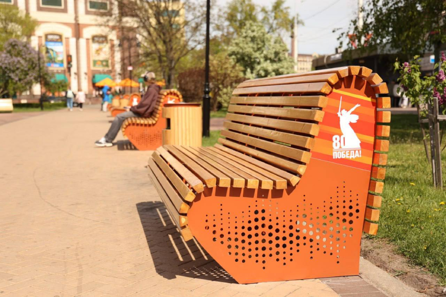 В Калининграде планируют установить ещё 80 скамеек с символикой юбилея Победы