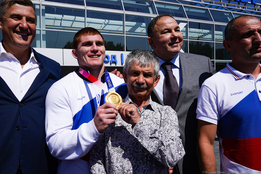 «Калининград приветствует победителя»: как Мусу Евлоева встречали в «Храброво» (фото)