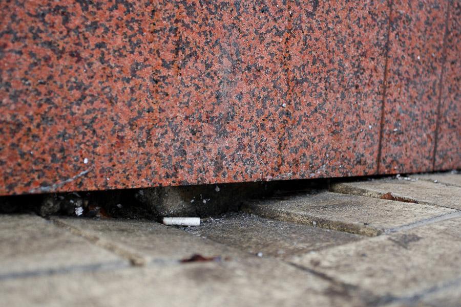 Победа и триумф: отчего на площади Победы появляются трещины и солевые отложения