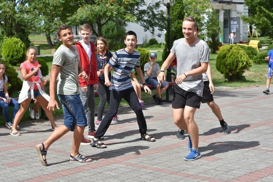 Уже 7 лет: открыта продажа путевок в летний детский лагерь «Королевский двор»