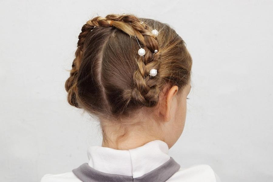 Пара косичек: две простые детские прически для утренника