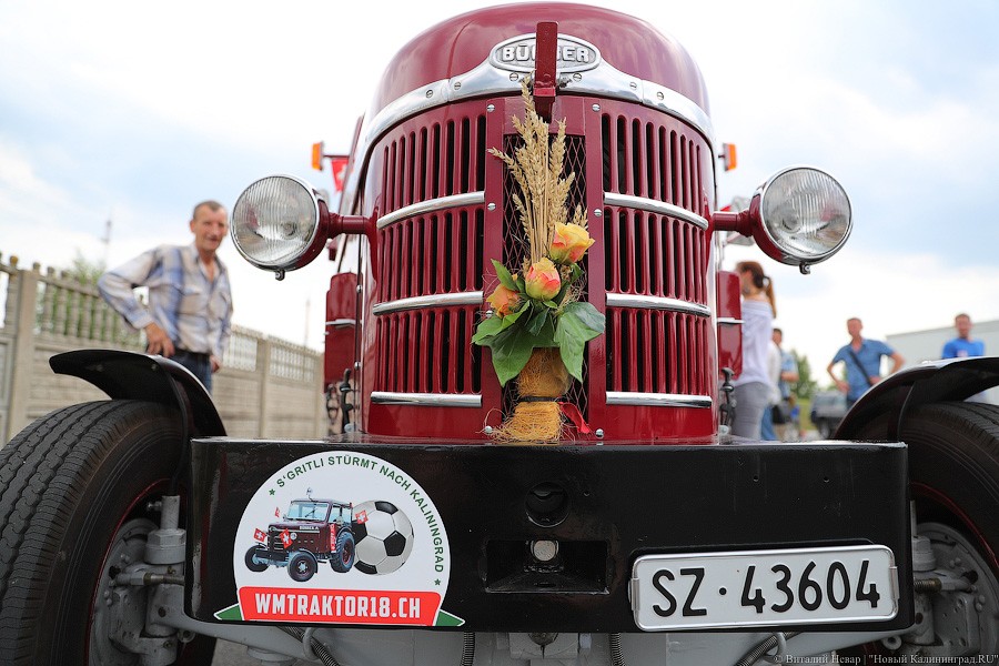 Zwei vodka!: интервью болельщиков, приехавших из Швейцарии на тракторе