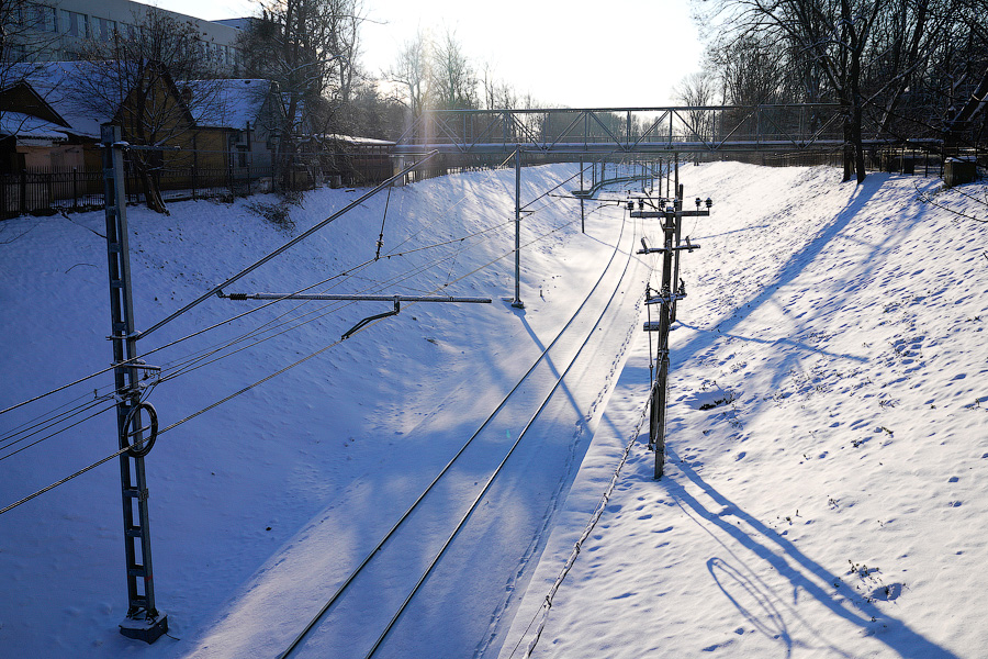 «Насладиться» зимой: во что превратились дороги в Калининграде после снегопада (фото)