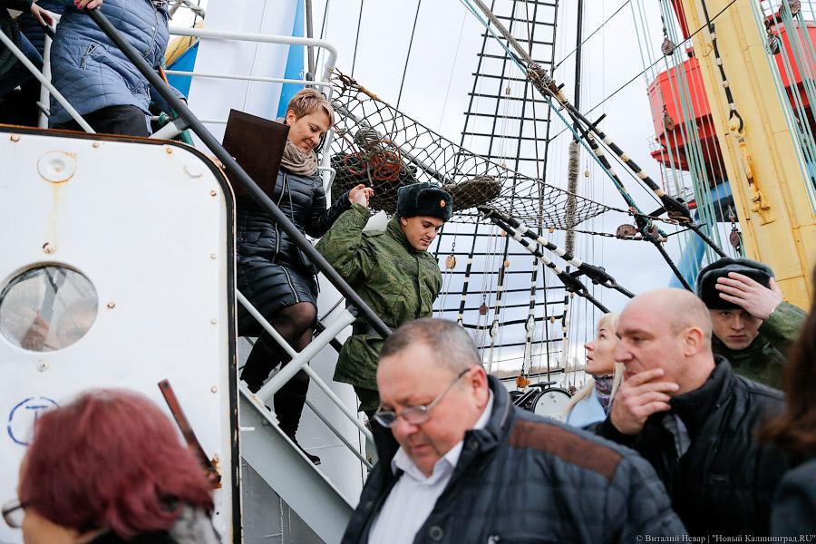 Кремлёвская рать: призывники из Калининграда отправились в Президентский полк
