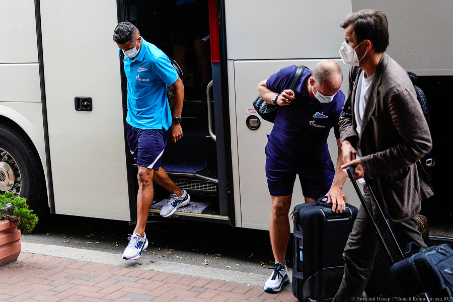 Суперкубок надежды: команды «Локомотив» и «Зенит» прибыли в Калининград (фото)