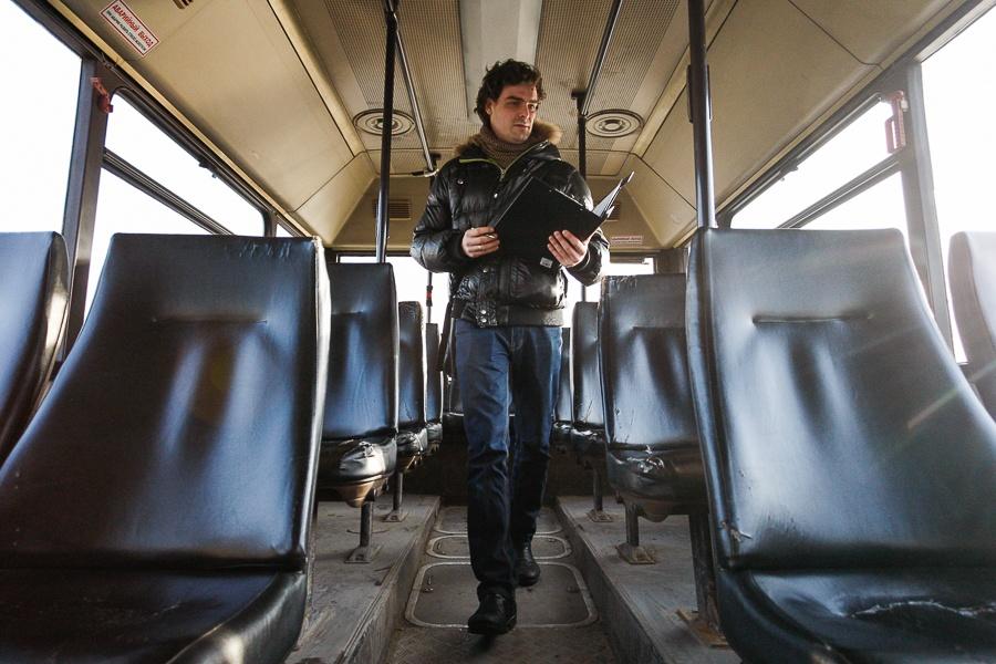 Изумительная тенденция: как сотрудники мэрии Калининграда проверяли состояние автобусов (фото)