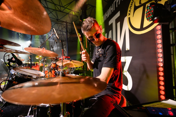 Дождь, зонты и музыка: как прошёл завершающий день «Калининград Сити Джаза»