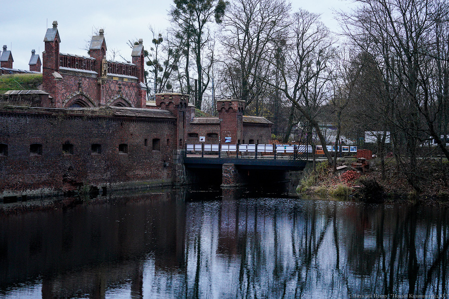 «Не можем делать один в один»: как реставрируют эскарповую стену Фридландских ворот