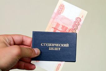 Медведев поднял размер стипендии