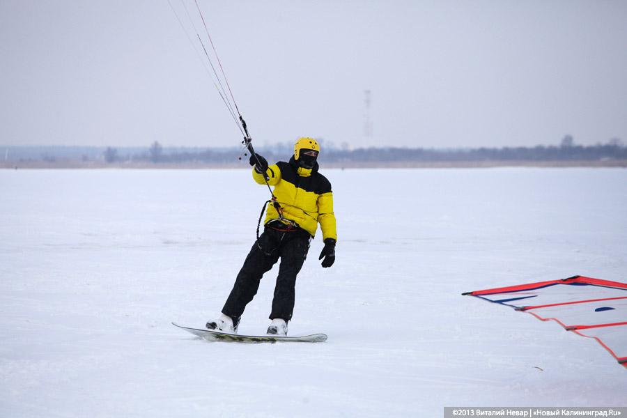 «Без тормозов»: репортаж с соревнований по сноукайтингу и айсбордингу