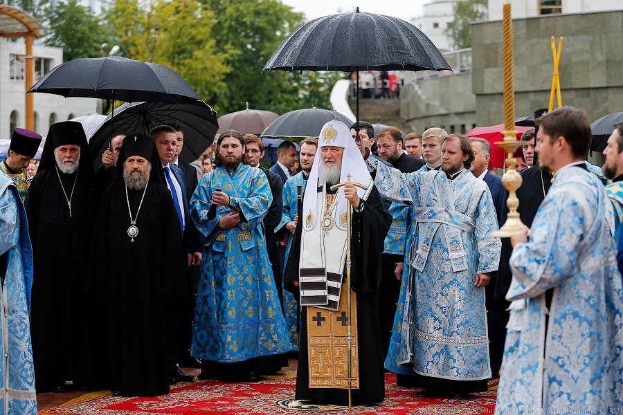 Патриарх и дети: в Калининграде освятили новый корпус православной гимназии 