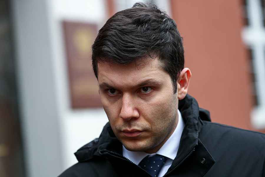 Алиханов пригрозил избегающим налогов застройщикам проверками и доначислениями