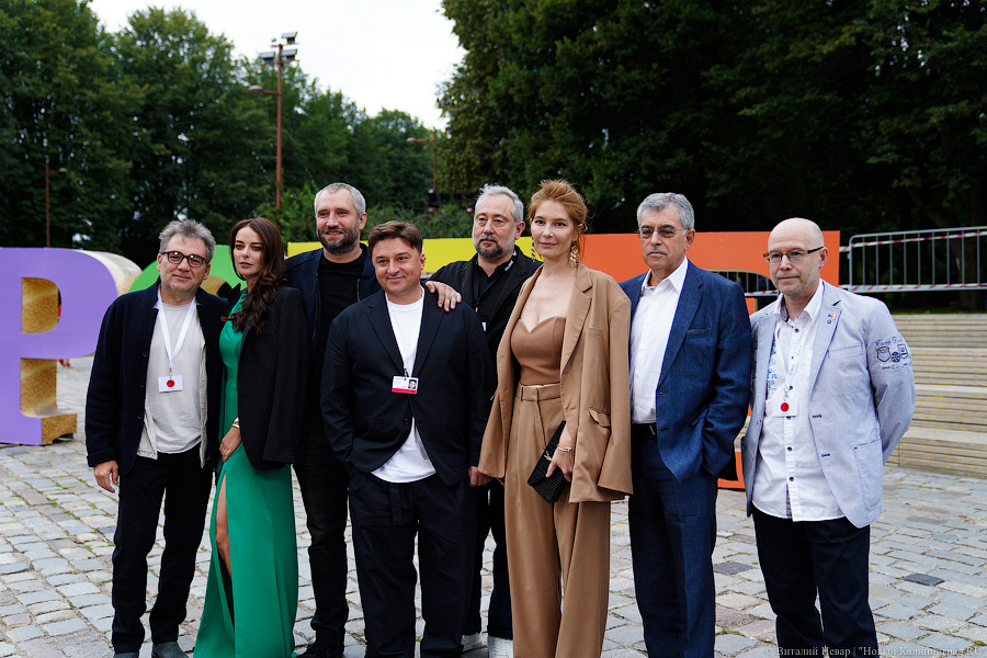 «Губер за пультом»: как фестиваль «Короче» забыл про кино и превратился в светский раут