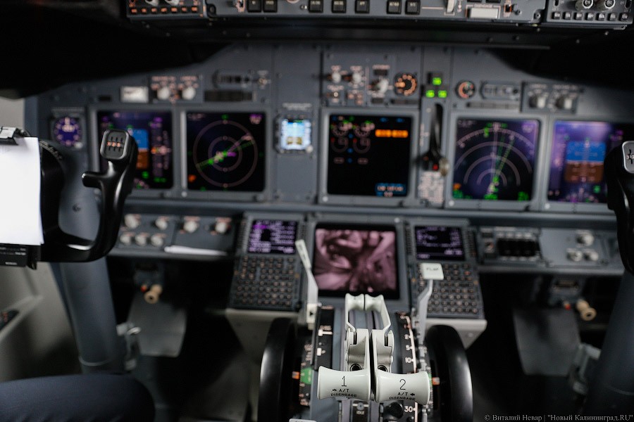Пассажирский Boeing совершил жесткую посадку в аэропорту в Республике Коми