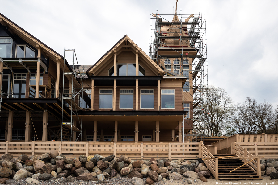 Монополия на пляж: как выглядит скандальное кафе в Зеленоградске, которое власти называют «НТО» (фото)