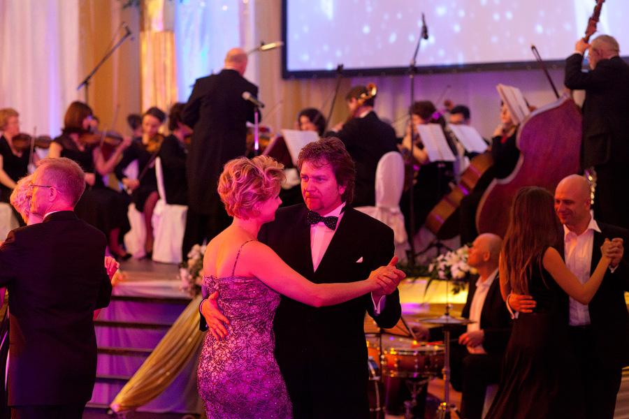 "Под звуки вальса": фоторепортаж с благотворительного бала "Янтарная корона"