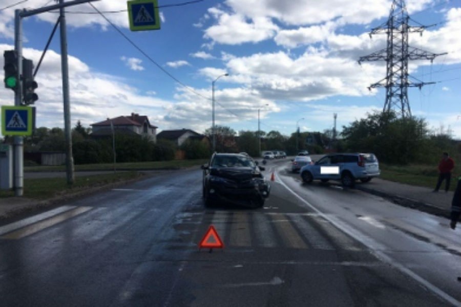 На ул. Горького водитель «Great Wall» не уступил дорогу и врезался в «Тойоту» (фото)