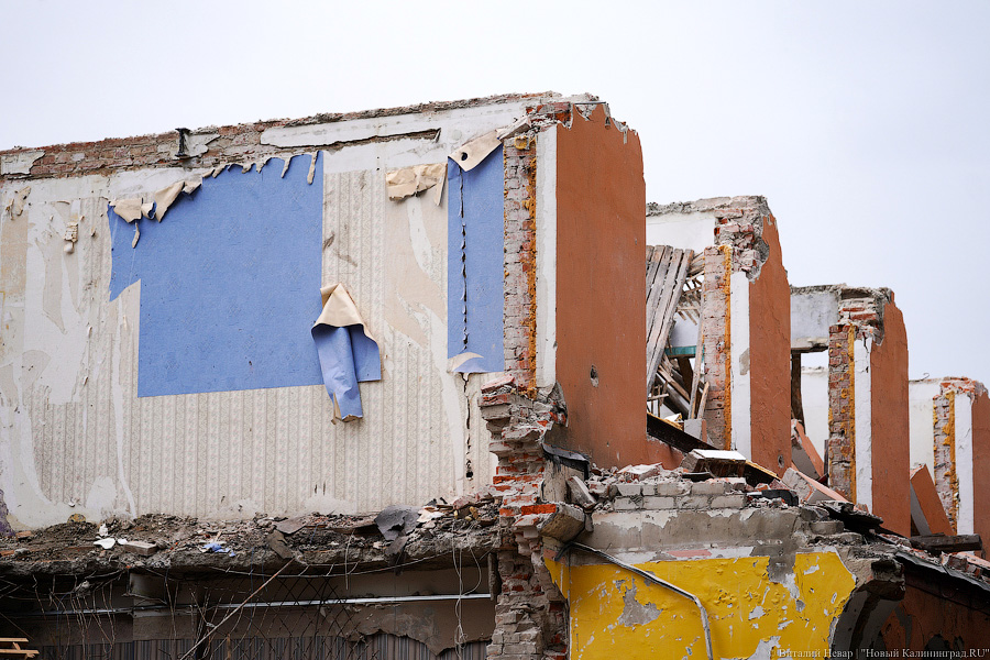Разрушительный ремонт: в Зеленоградске сносят отель «Королева Луиза» (фото)