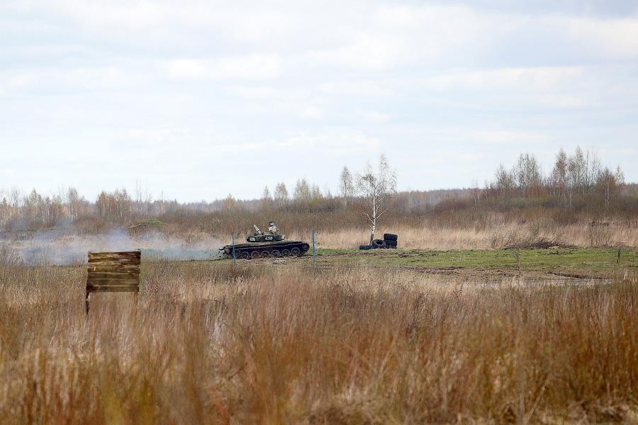 Быстрый и точный: в Калининградской области танкисты готовятся к биатлону