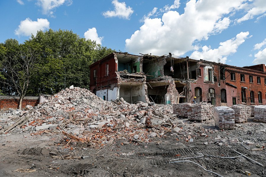 В Калининграде начали сносить здания военных казарм XIX века (фото) 