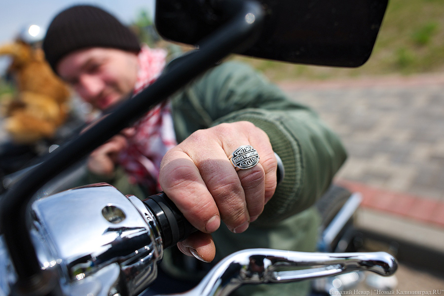 Дреды, шлемы и усы: в Калининграде официально стартовал мотосезон (фото)