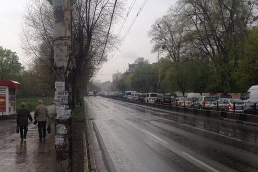 На Московском проспекте образовалась большая пробка из-за ДТП (фото)