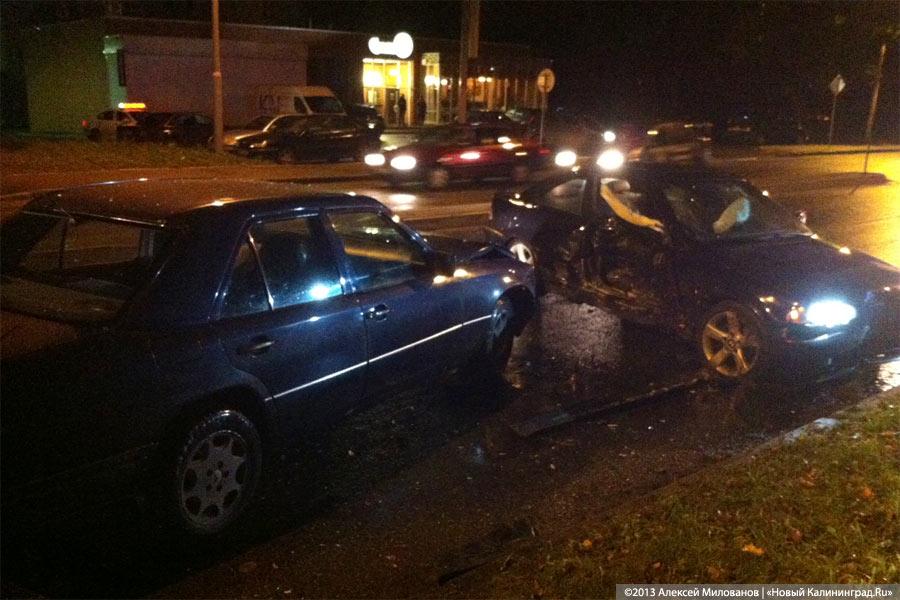 На Гагарина пьяный водитель протаранил BMW и сбил стоявшую рядом девушку (фото)