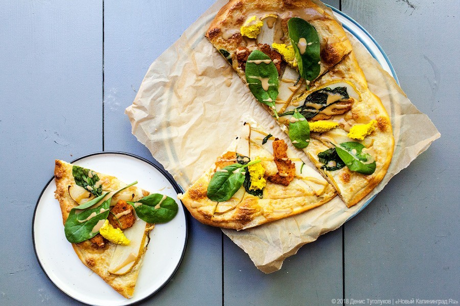 Калининградец выхватил пиццу у курьера и заперся в квартире, не заплатив