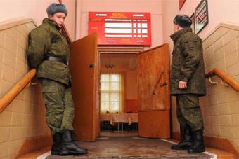 В Калининграде получения повесток избегают 1400 юношей призывного возраста