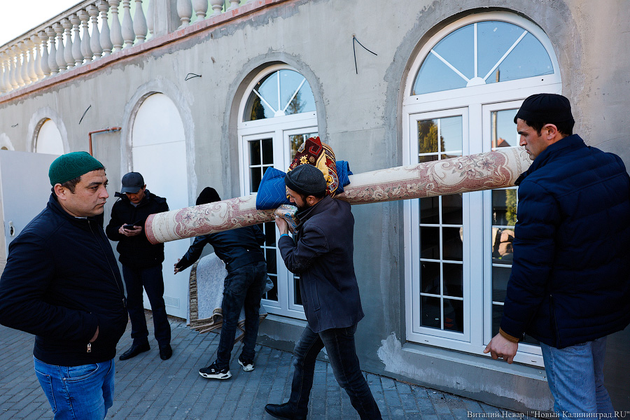 Сотни мусульман совершили под Калининградом молитву в честь Ураза-Байрам (фото)