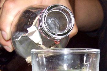 Эксперт: цена бутылки водки может вырасти до 1000 рублей