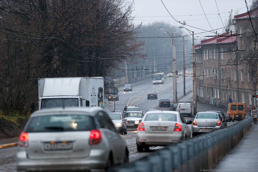 На Суворова без перемен: как «едет» мост через неделю после открытия 