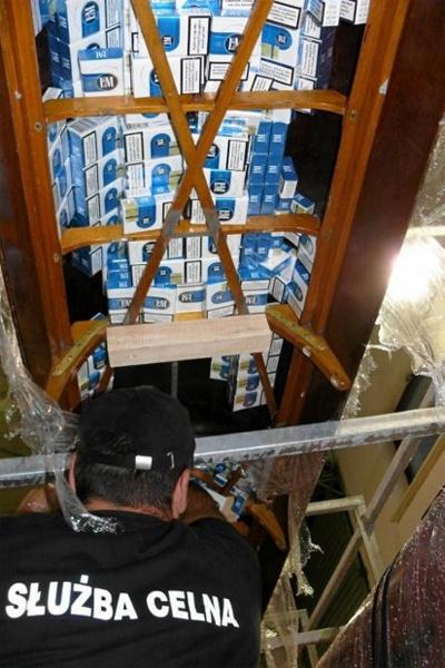 В надгробии и между вафлями: тайники сигаретных контрабандистов Польши (+фото)